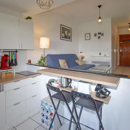 Apartment In With Kitchen *
